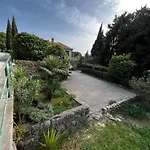 Lili Mar, 2-Bedroom Apartment With Private Parking