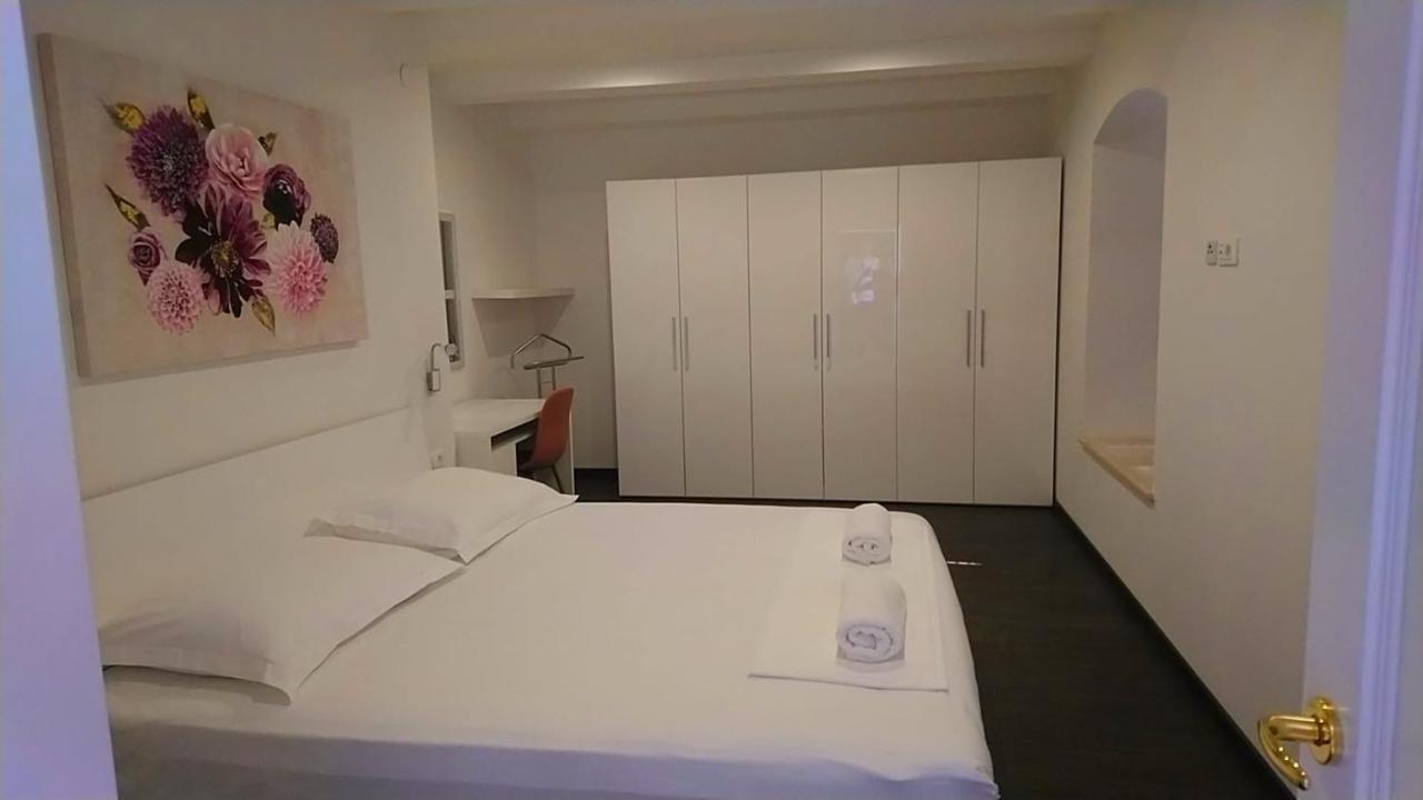 Lili Mar, 2-bedroom With Private Parking Lägenhet