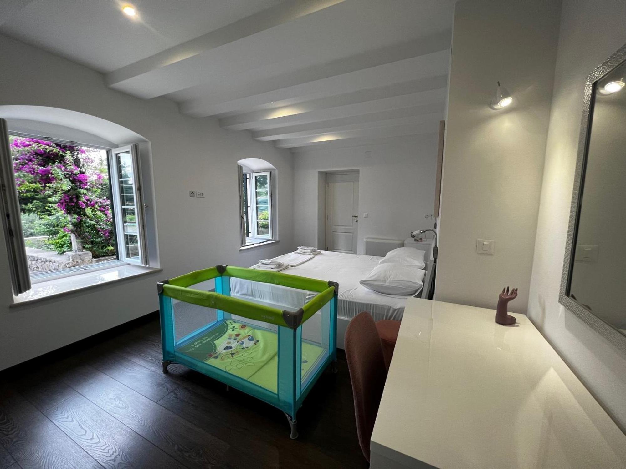 Lägenhet Lili Mar, 2-bedroom With Private Parking
